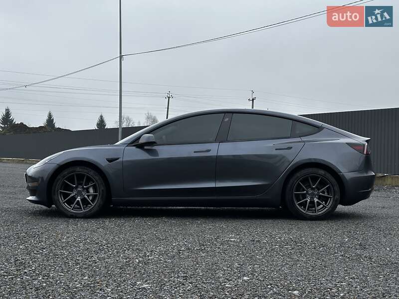 Седан Tesla Model 3 2022 в Львове