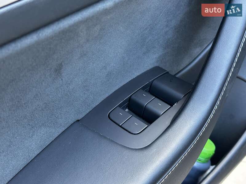 Седан Tesla Model 3 2022 в Львове