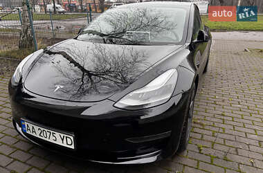 Седан Tesla Model 3 2022 в Киеве