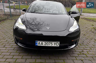 Седан Tesla Model 3 2022 в Киеве