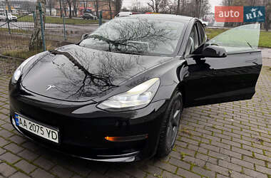 Седан Tesla Model 3 2022 в Киеве