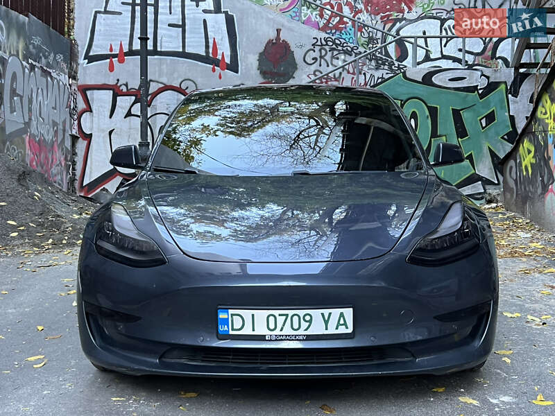 Седан Tesla Model 3 2019 в Одесі