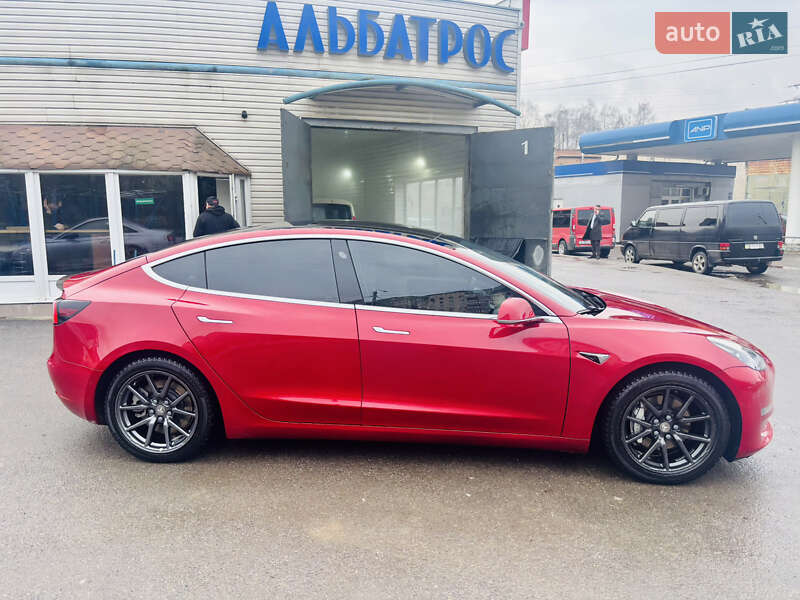Седан Tesla Model 3 2019 в Черновцах