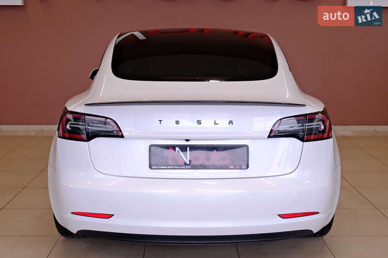 Седан Tesla Model 3 2022 в Одессе