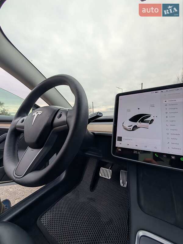 Седан Tesla Model 3 2022 в Киеве