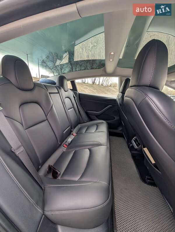 Седан Tesla Model 3 2022 в Киеве