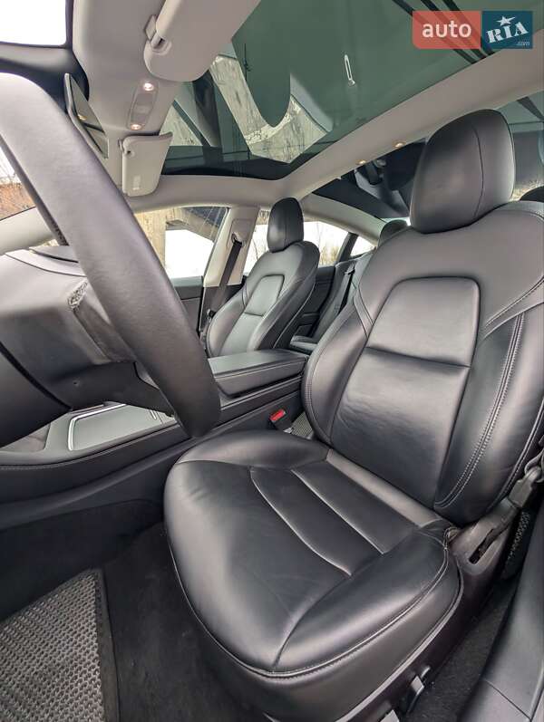 Седан Tesla Model 3 2022 в Киеве