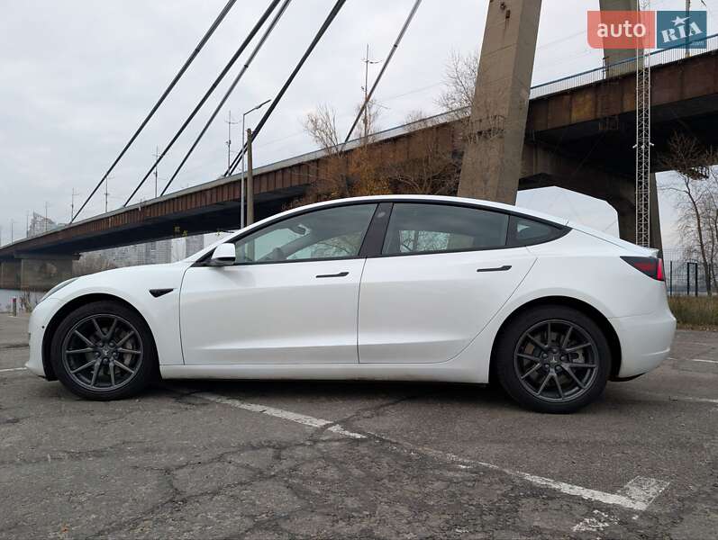 Седан Tesla Model 3 2022 в Киеве