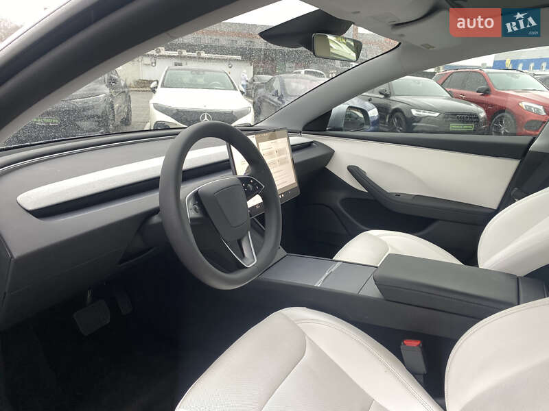 Седан Tesla Model 3 2024 в Киеве