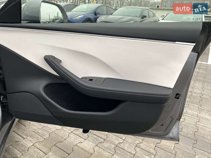 Седан Tesla Model 3 2024 в Киеве