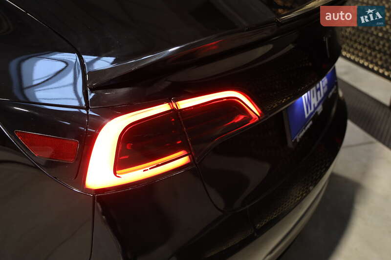 Седан Tesla Model 3 2019 в Луцке