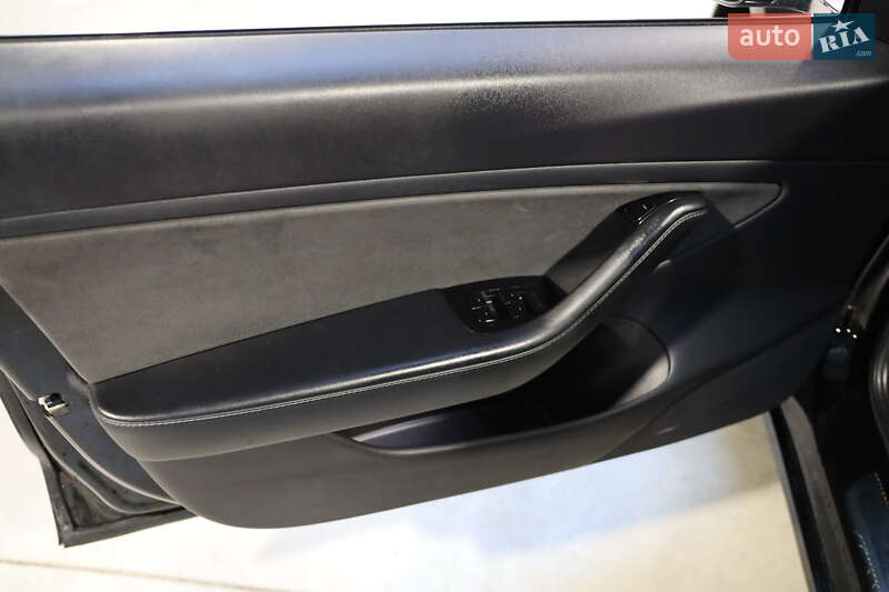 Седан Tesla Model 3 2019 в Луцке