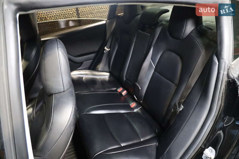 Седан Tesla Model 3 2019 в Луцке