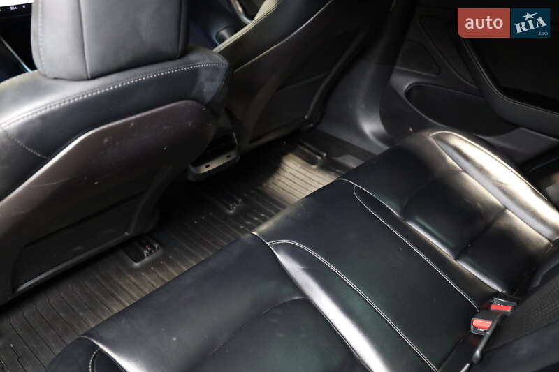 Седан Tesla Model 3 2019 в Луцке