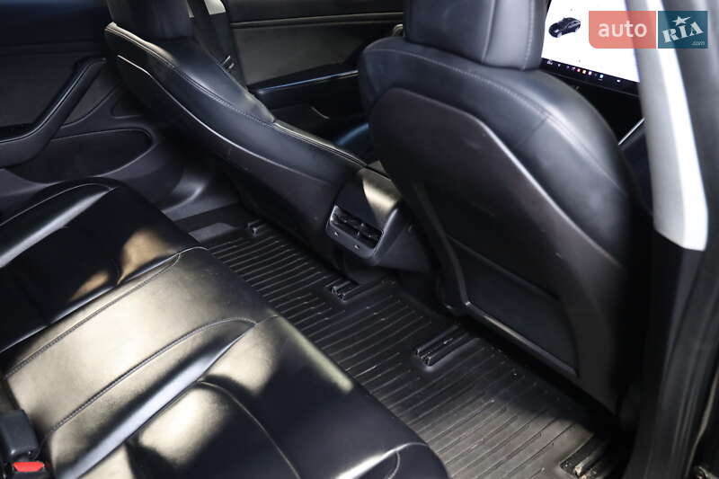 Седан Tesla Model 3 2019 в Луцке