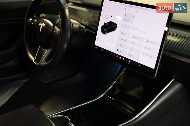 Седан Tesla Model 3 2019 в Луцке