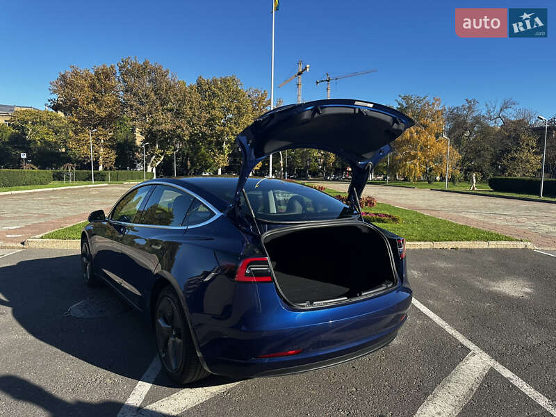 Седан Tesla Model 3 2020 в Киеве фото 3 Седан Tesla Model 3 2020 в Киеве