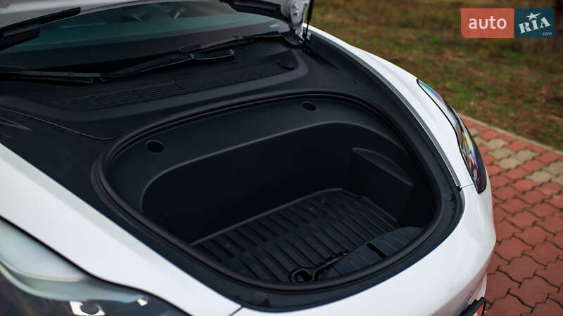 Седан Tesla Model 3 2022 в Черновцах фото 6 Седан Tesla Model 3 2022 в Черновцах