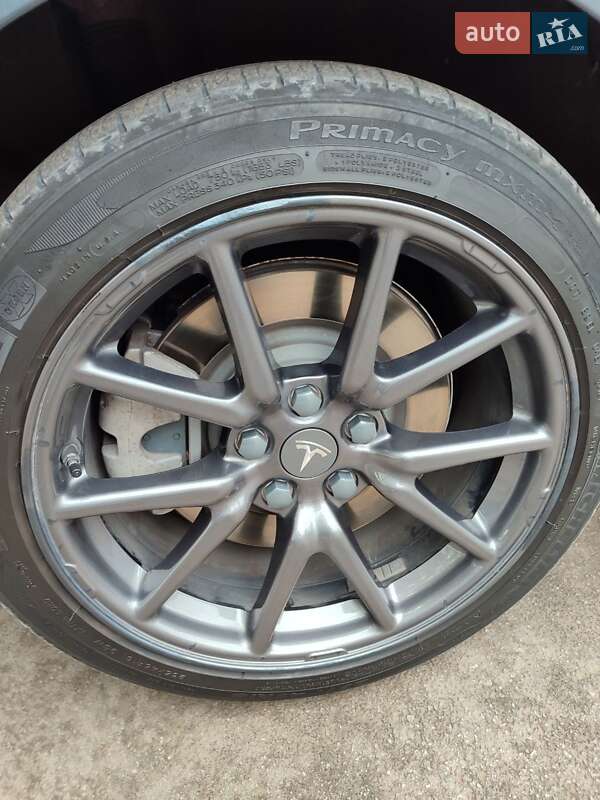 Седан Tesla Model 3 2019 в Запоріжжі