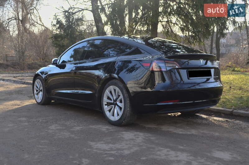 Седан Tesla Model 3 2021 в Трускавце