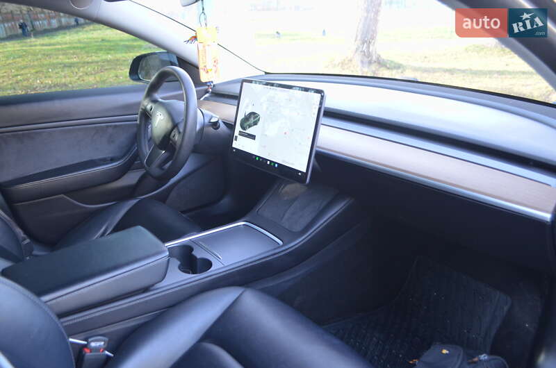 Седан Tesla Model 3 2021 в Трускавце