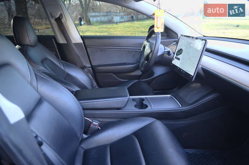 Седан Tesla Model 3 2021 в Трускавце