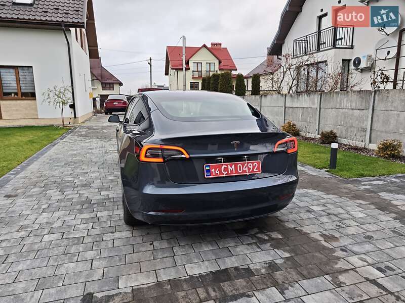 Седан Tesla Model 3 2023 в Львове