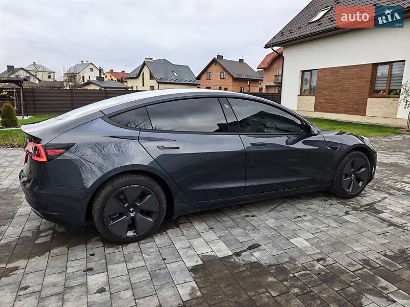 Седан Tesla Model 3 2023 в Львове