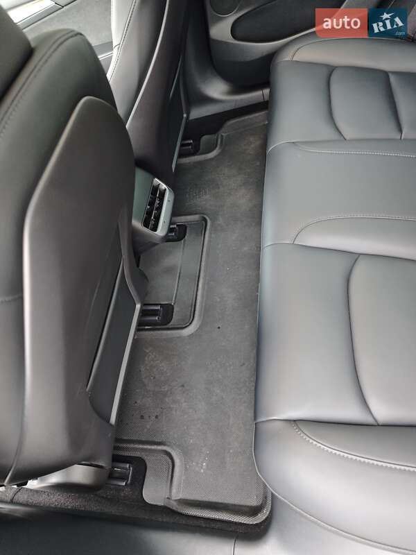 Седан Tesla Model 3 2023 в Львове