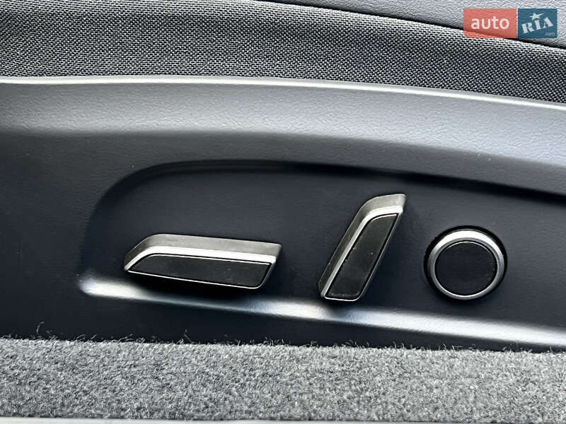 Седан Tesla Model 3 2024 в Киеве