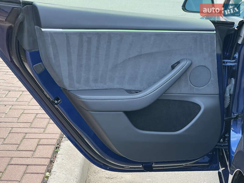 Седан Tesla Model 3 2024 в Киеве