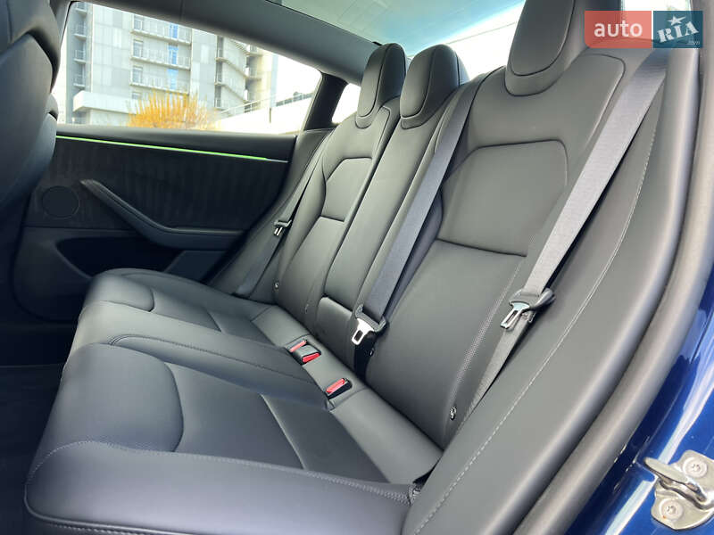 Седан Tesla Model 3 2024 в Киеве