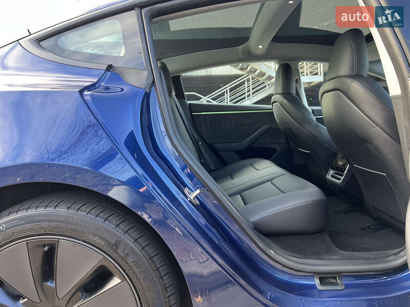 Седан Tesla Model 3 2024 в Киеве