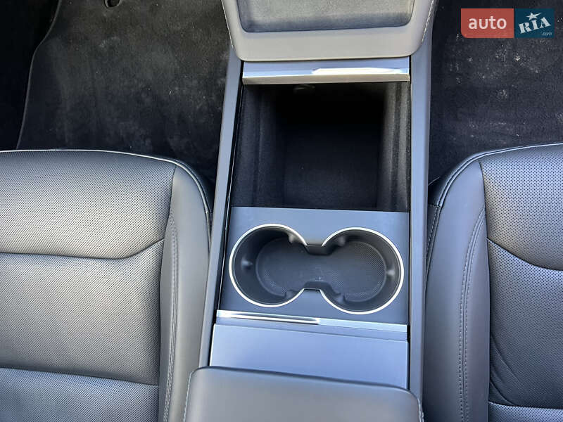 Седан Tesla Model 3 2024 в Киеве