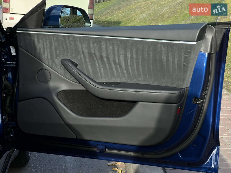 Седан Tesla Model 3 2024 в Киеве