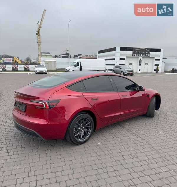Седан Tesla Model 3 2025 в Киеве