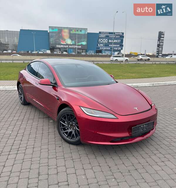 Седан Tesla Model 3 2025 в Киеве