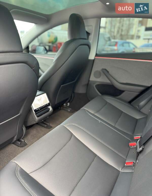 Седан Tesla Model 3 2025 в Киеве