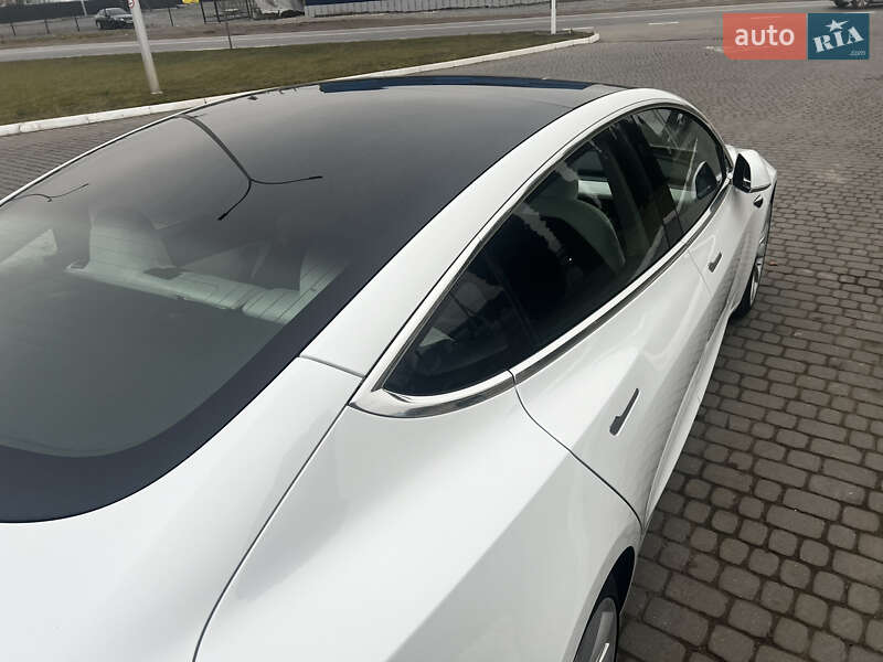 Седан Tesla Model 3 2018 в Львове фото 26 Седан Tesla Model 3 2018 в Львове