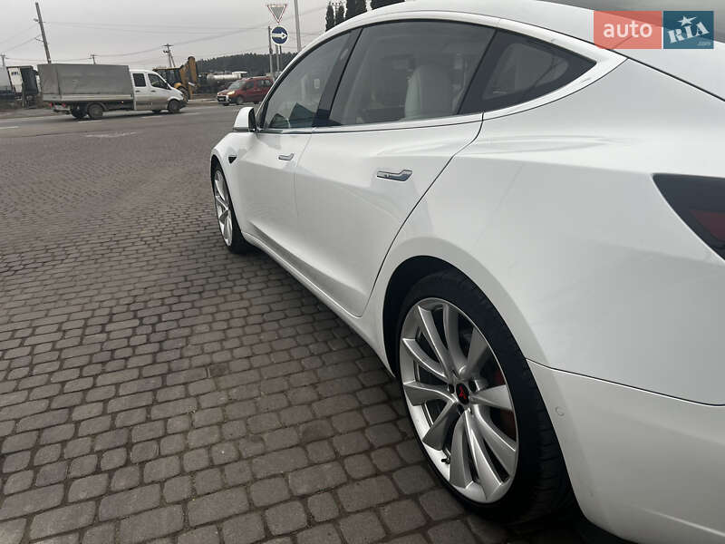 Седан Tesla Model 3 2018 в Львове фото 30 Седан Tesla Model 3 2018 в Львове