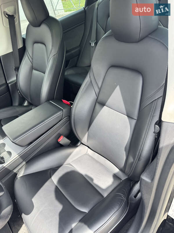 Седан Tesla Model 3 2021 в Ирпене