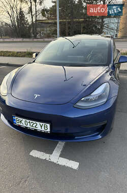 Седан Tesla Model 3 2022 в Ровно