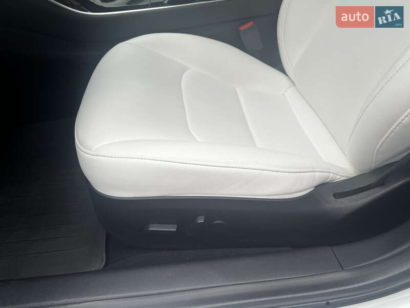 Седан Tesla Model 3 2018 в Львове фото 53 Седан Tesla Model 3 2018 в Львове