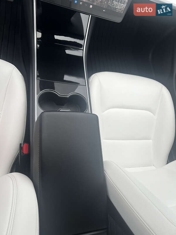 Седан Tesla Model 3 2018 в Львове фото 60 Седан Tesla Model 3 2018 в Львове