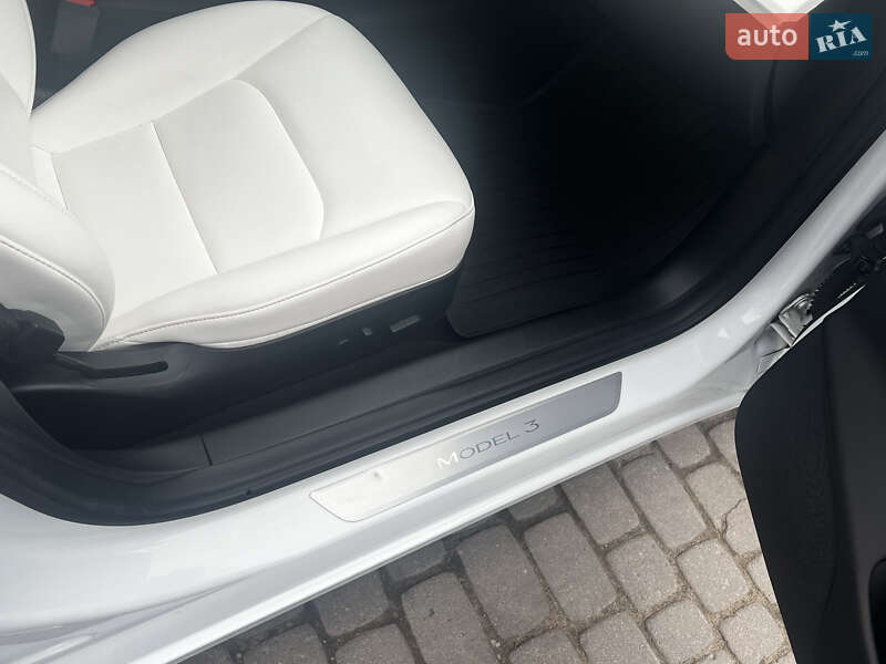Седан Tesla Model 3 2018 в Львове фото 64 Седан Tesla Model 3 2018 в Львове
