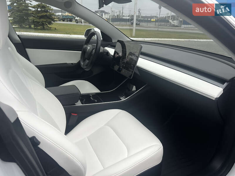 Седан Tesla Model 3 2018 в Львове фото 65 Седан Tesla Model 3 2018 в Львове