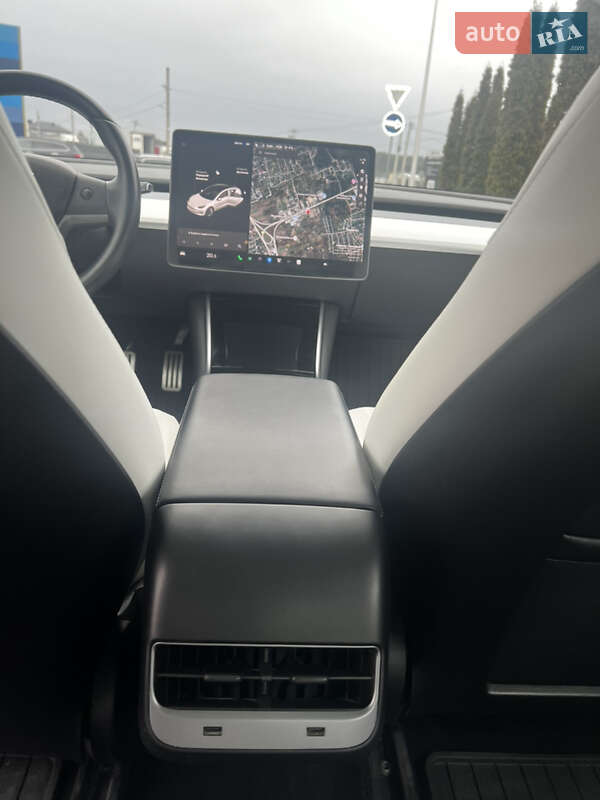 Седан Tesla Model 3 2018 в Львове фото 84 Седан Tesla Model 3 2018 в Львове