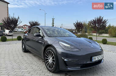 Седан Tesla Model 3 2022 в Ровно