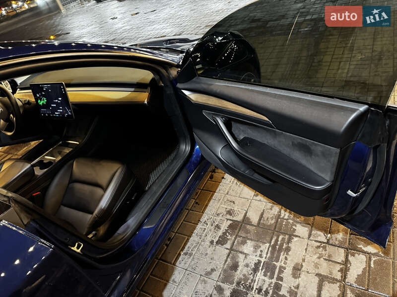 Седан Tesla Model 3 2021 в Днепре