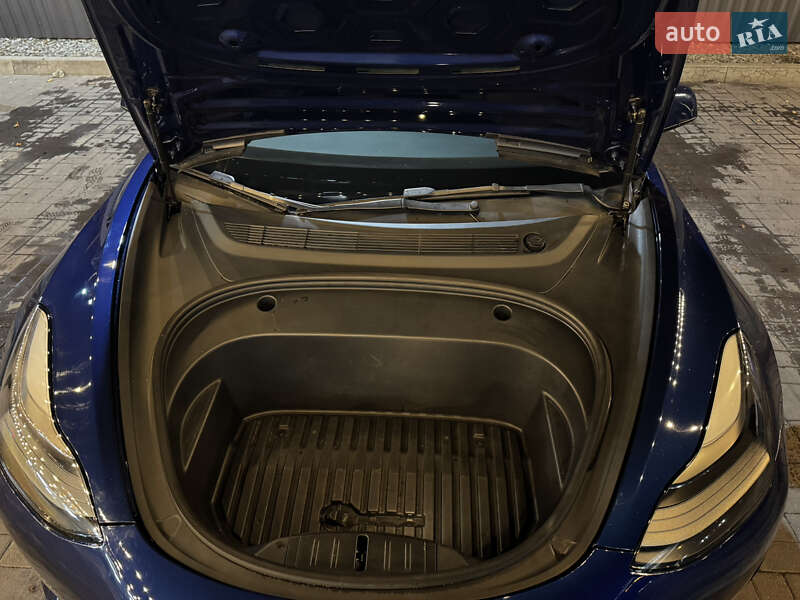 Седан Tesla Model 3 2021 в Днепре